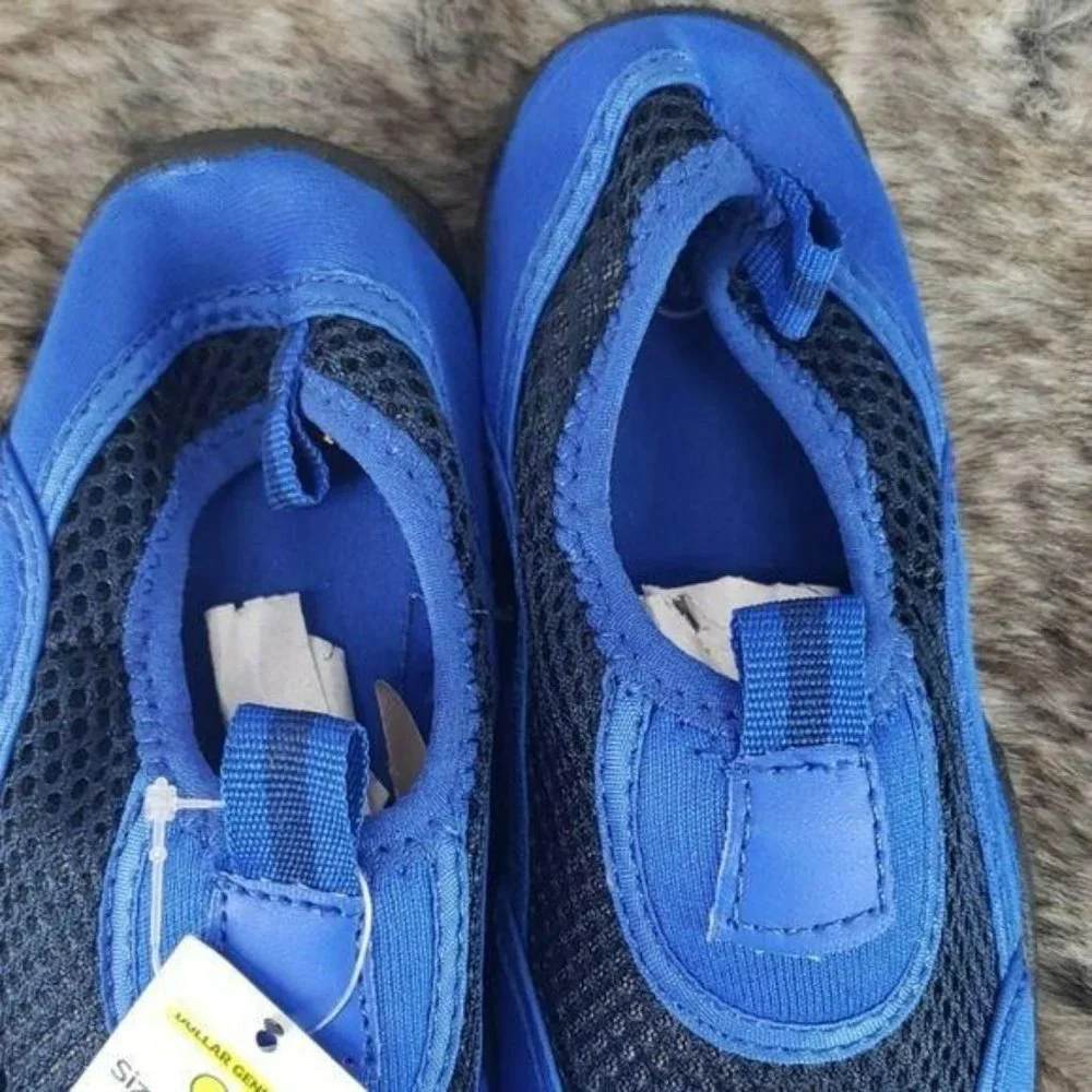 Swiggles Boys Size 9/10 black & blue water‎ shoes